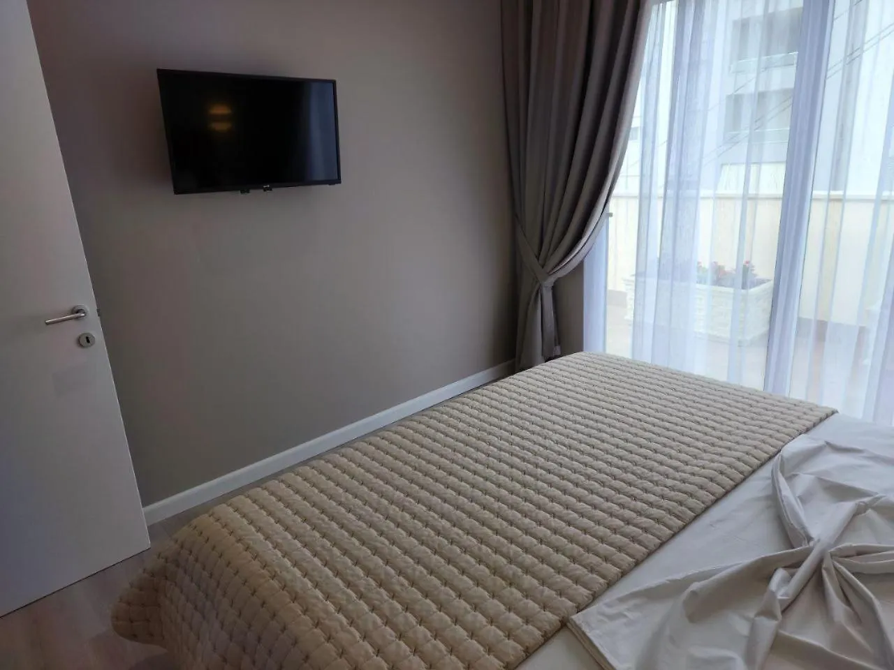Hotel Maren Durres 3*,